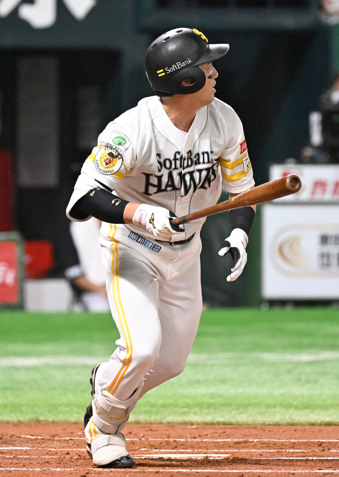 ソフトバンク対オリックス　1回裏ソフトバンク1死三塁、栗原は先制適時打を放つ（撮影・林敢治）