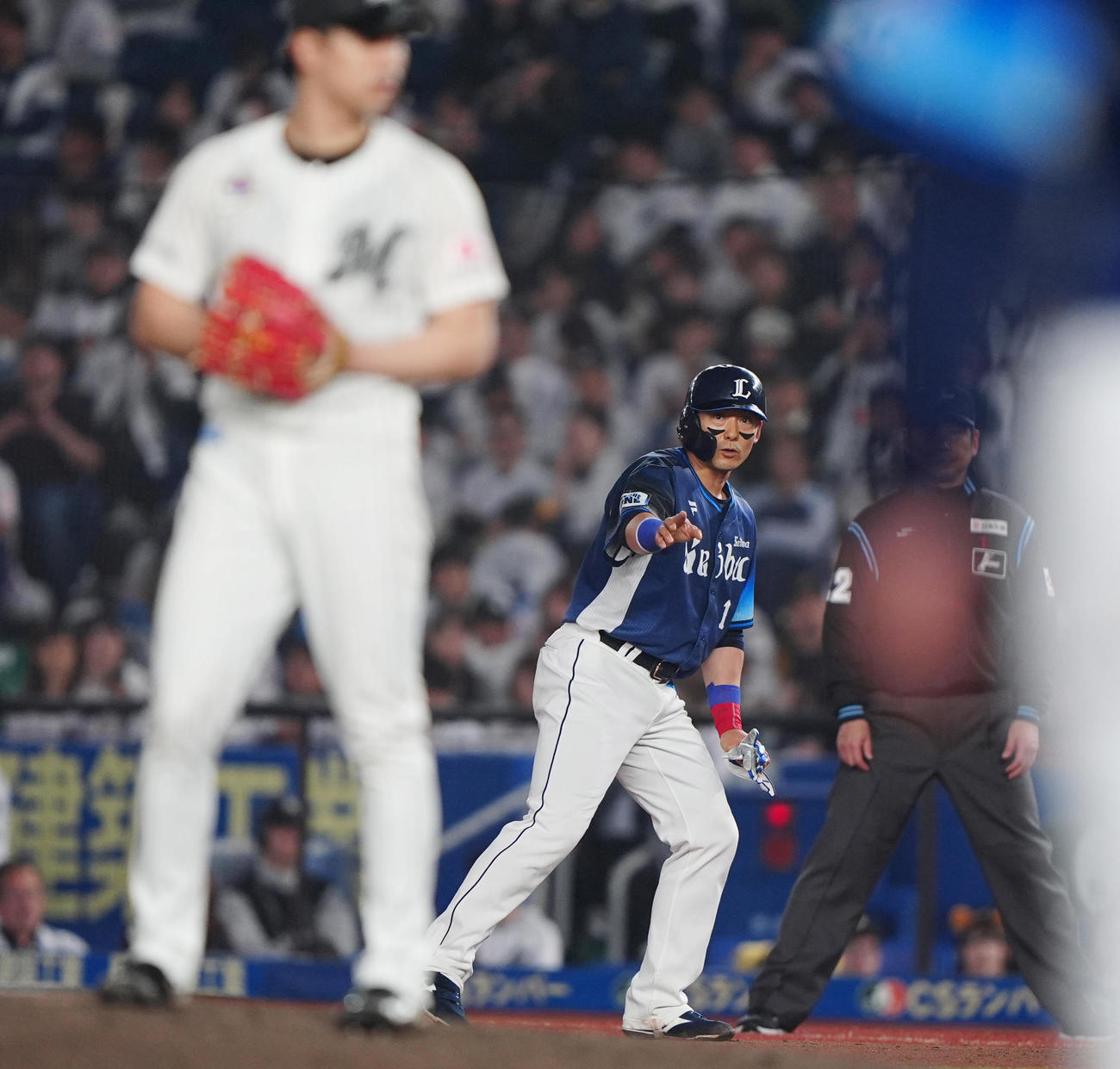 ロッテ対西武　6回表西武無死、中前打で出塁した栗山（撮影・清水貴仁）