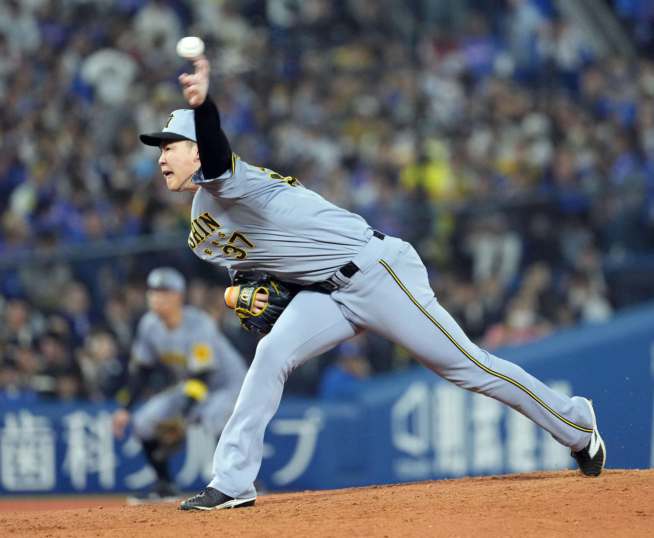 DeNA対阪神　7回からマウンドに上がった阪神及川（撮影・たえ見朱実）
