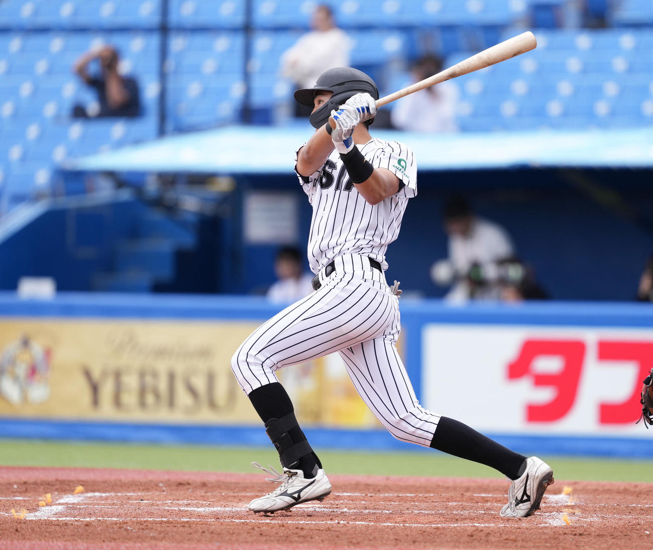 亜大対国学院大　2回表亜大無死、先制の左越えソロ本塁打を放つ小池（撮影・鈴木みどり）
