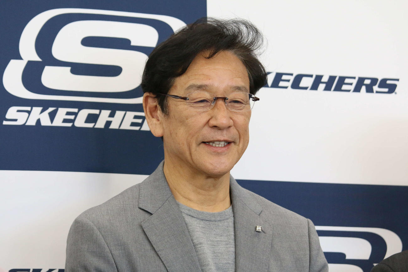「スケッチャーズ　アウトレット札幌上野幌店」のオープニングセレモニーに出席した日本ハム栗山英樹CBO（撮影・木下大輔）