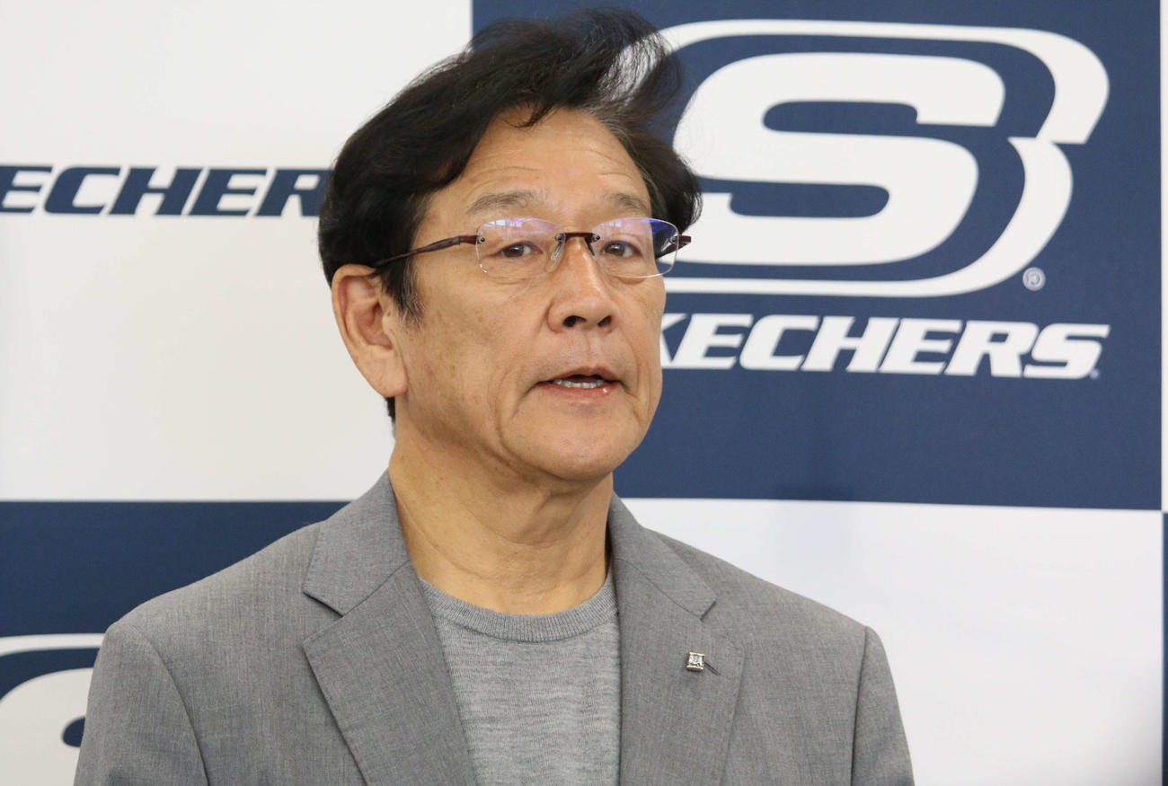 「スケッチャーズ　アウトレット札幌上野幌店」のオープニングセレモニーに出席した日本ハム栗山英樹CBO（撮影・木下大輔）