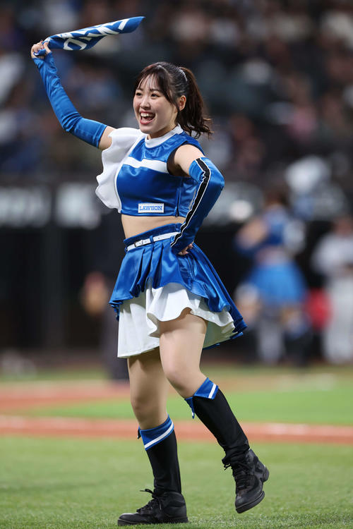 ファイターズガール鈴木穂乃花さん（撮影・黒川智章）