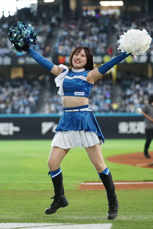 ファイターズガール鈴木穂乃花さん（撮影・宮地輝）