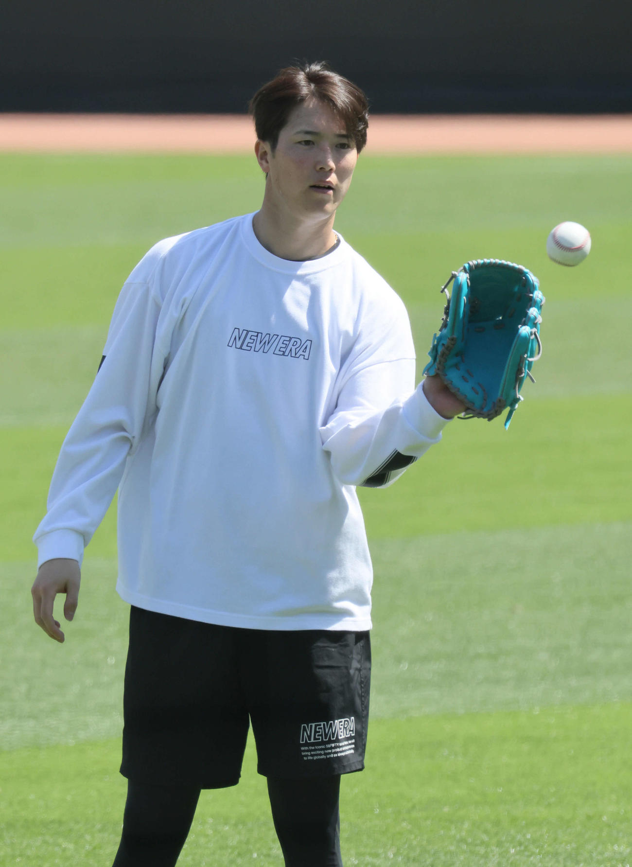 キャッチボールをする森下（撮影・加藤孝規）