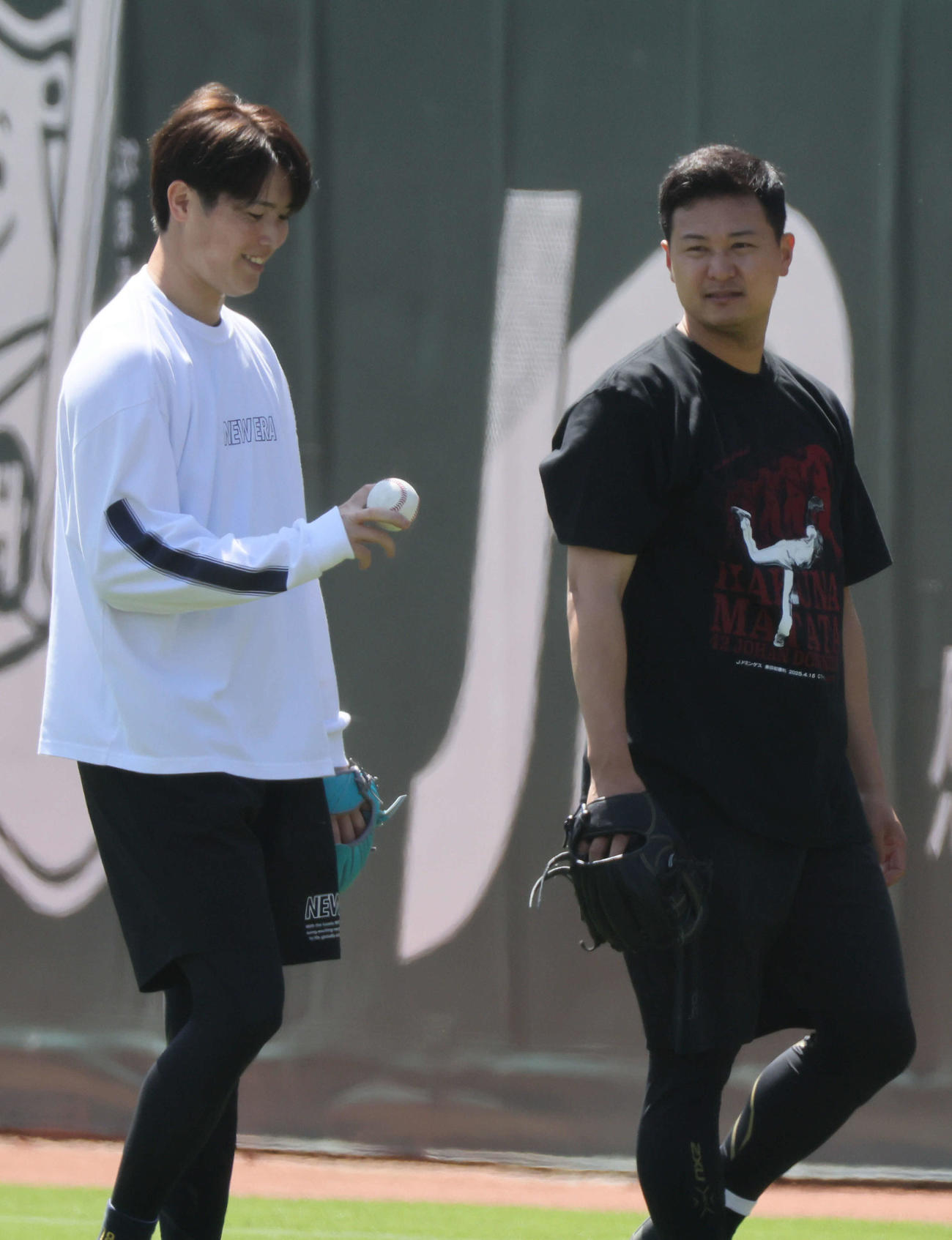 キャッチボールをした森下と森（撮影・加藤孝規）