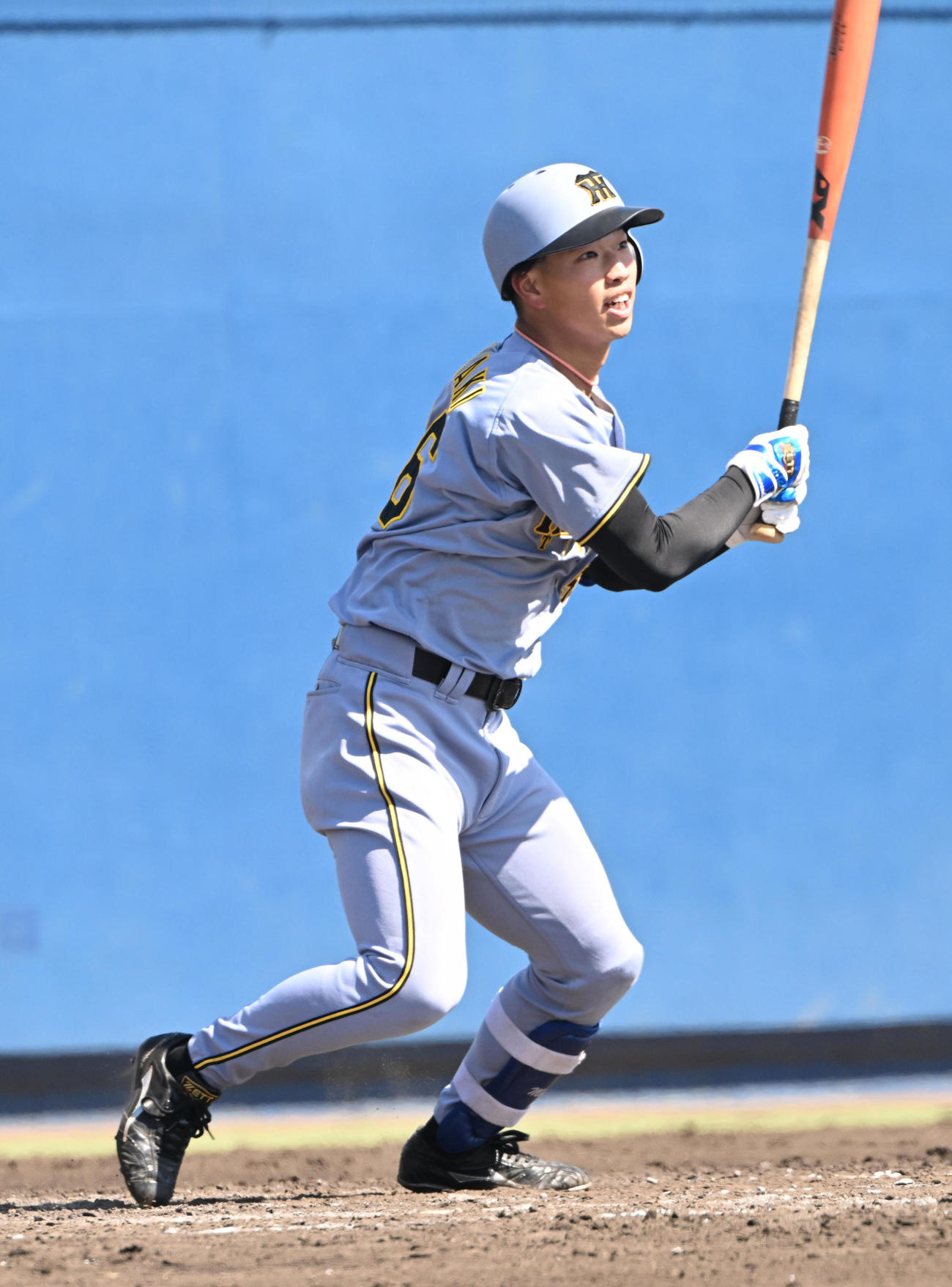 2軍オリックス対阪神　5回表阪神2死二塁、右前適時打を放つ百崎（撮影・和賀正仁）