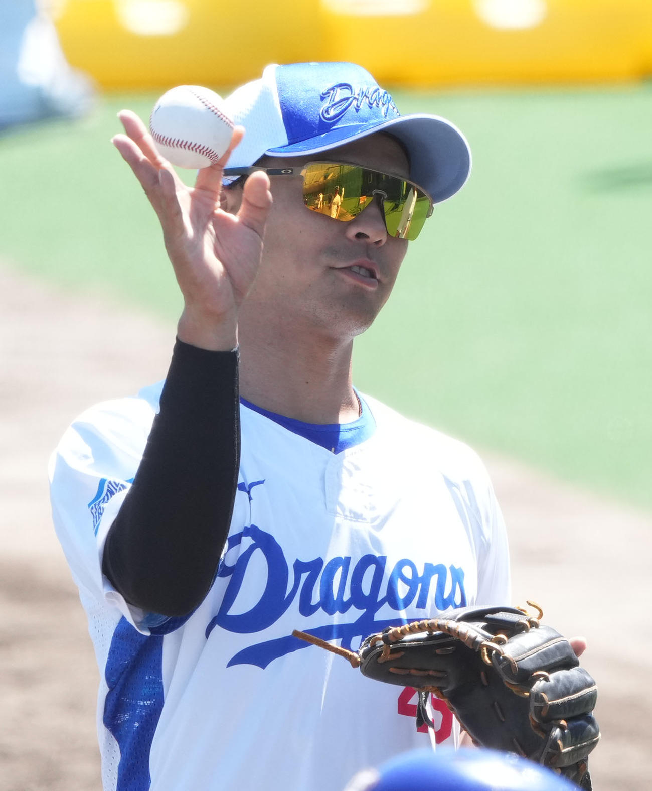 キャッチボールをする土田（撮影・森本幸一）