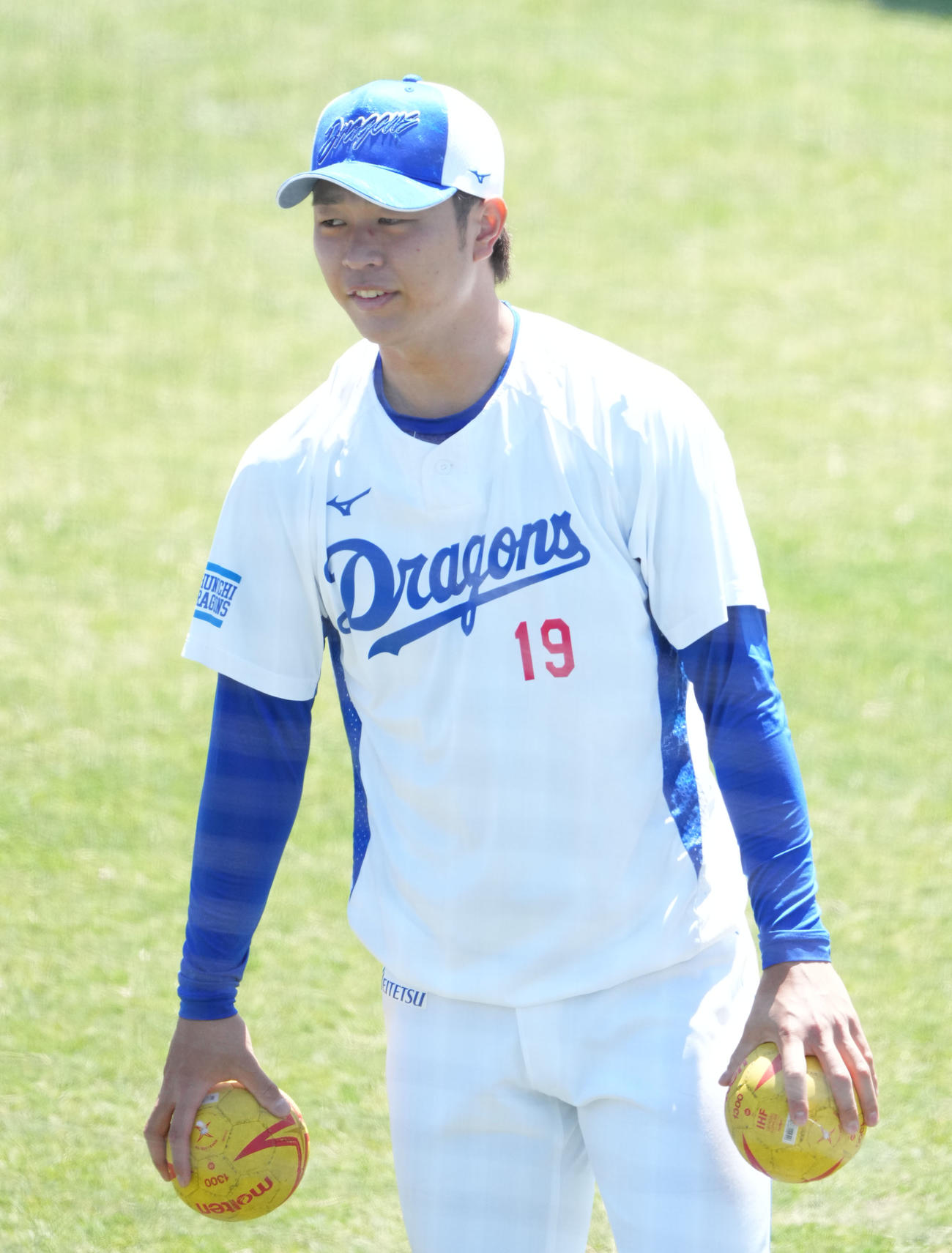 ハンドボールを利用しトレーニングをする高橋宏（撮影・森本幸一）