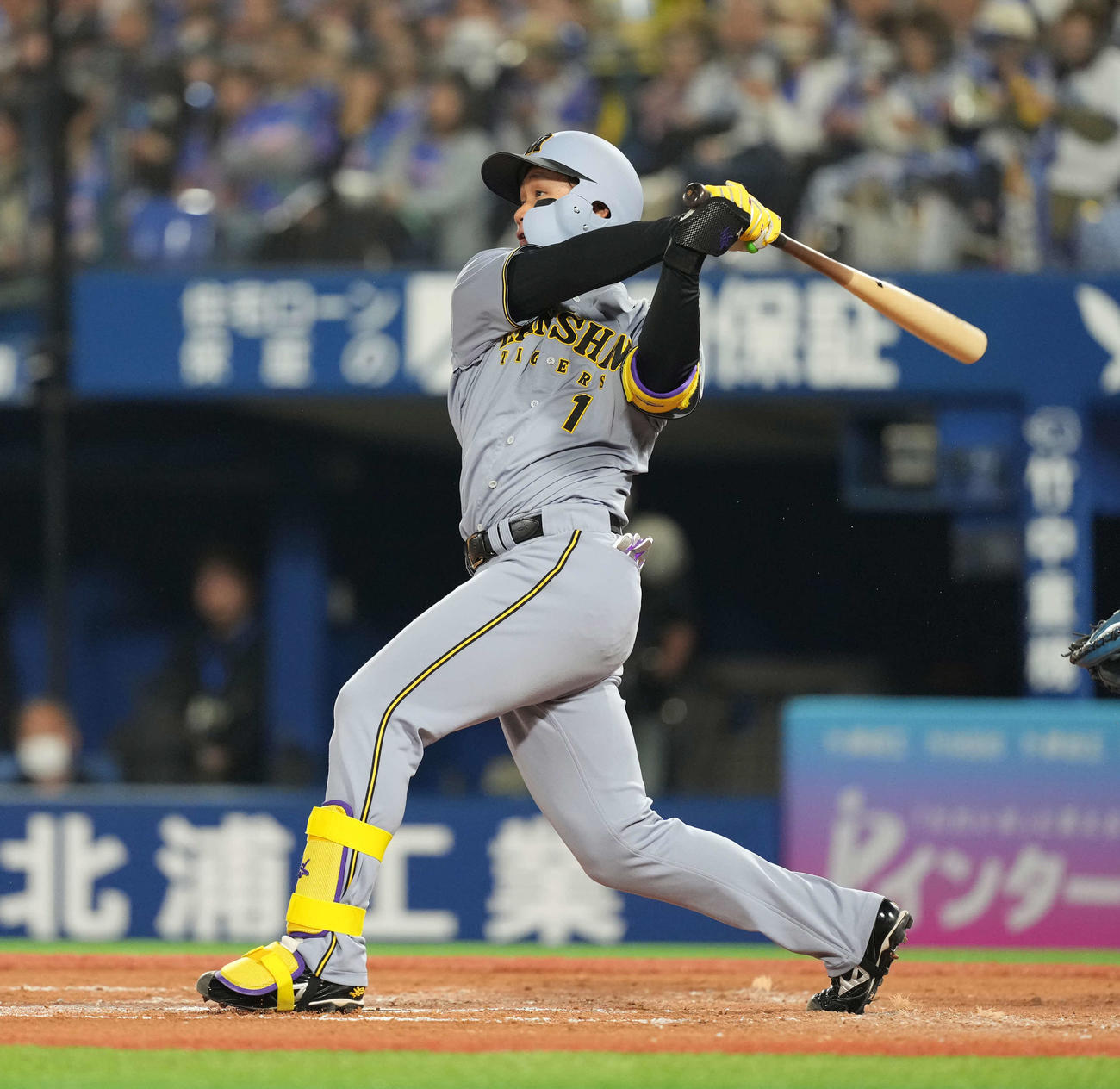 DeNA対阪神　7回表阪神2死三塁、2点本塁打を放つ森下（撮影・井上学）