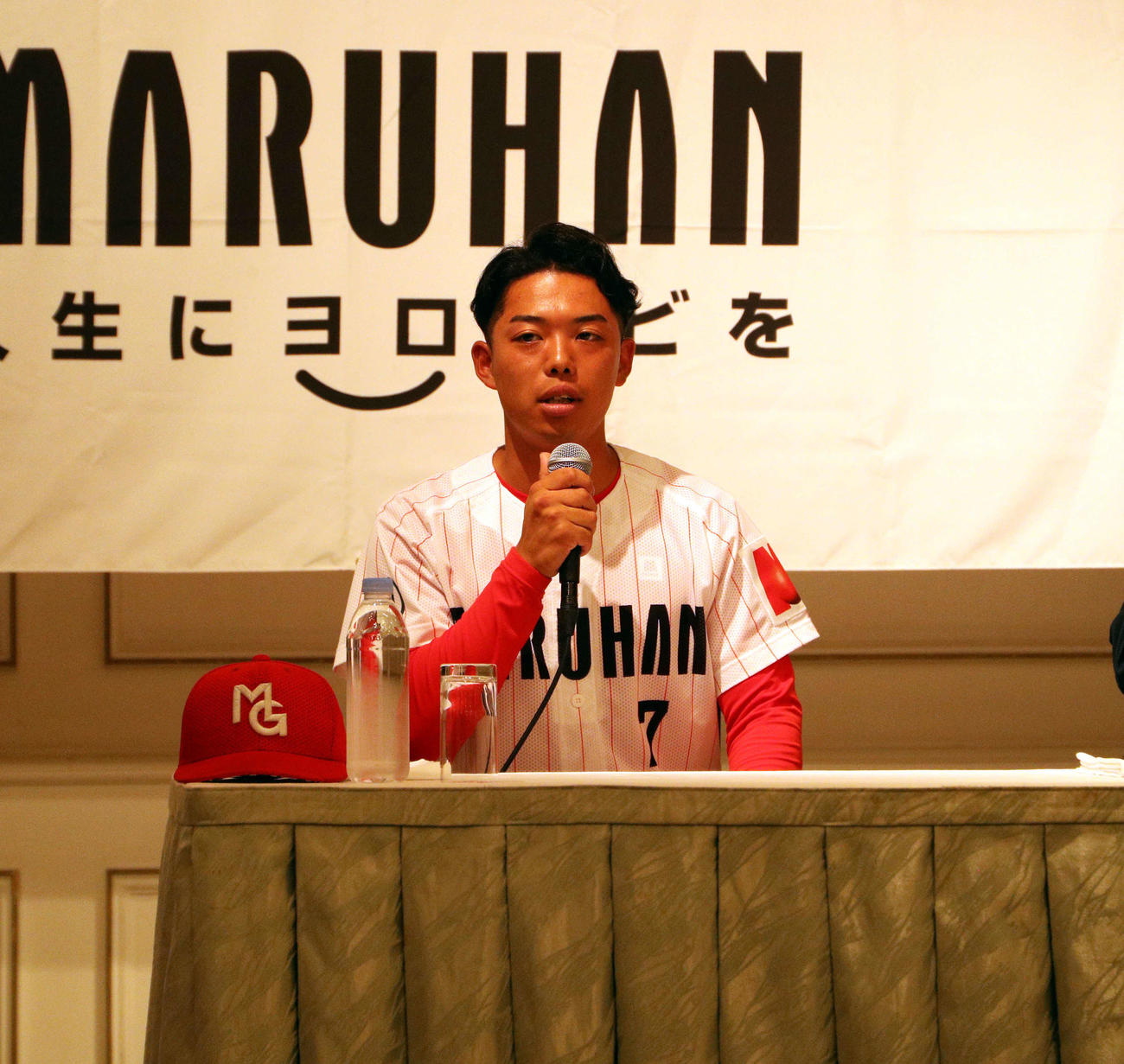 意気込みを語るマルハン北日本カンパニー安保主将（撮影・木村有優）