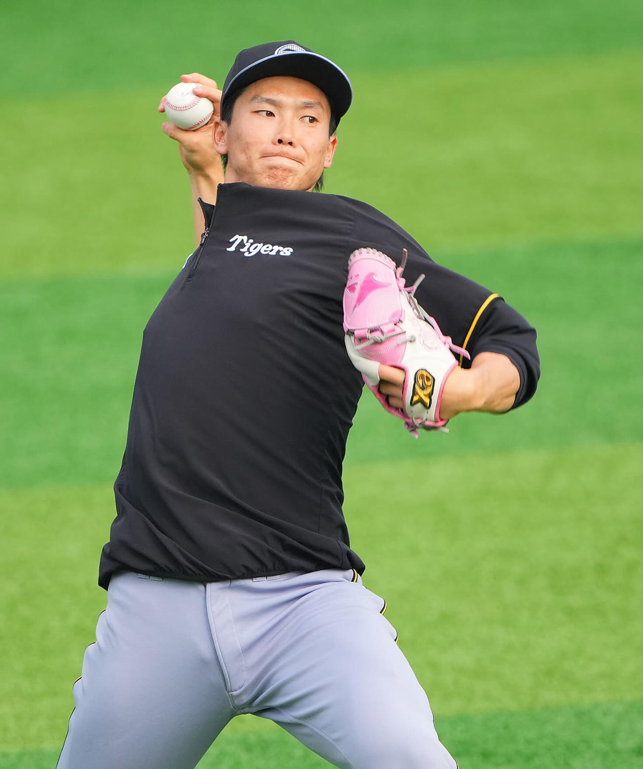 DeNA対阪神　試合前投球練習に臨む阪神湯浅（撮影・垰建太）