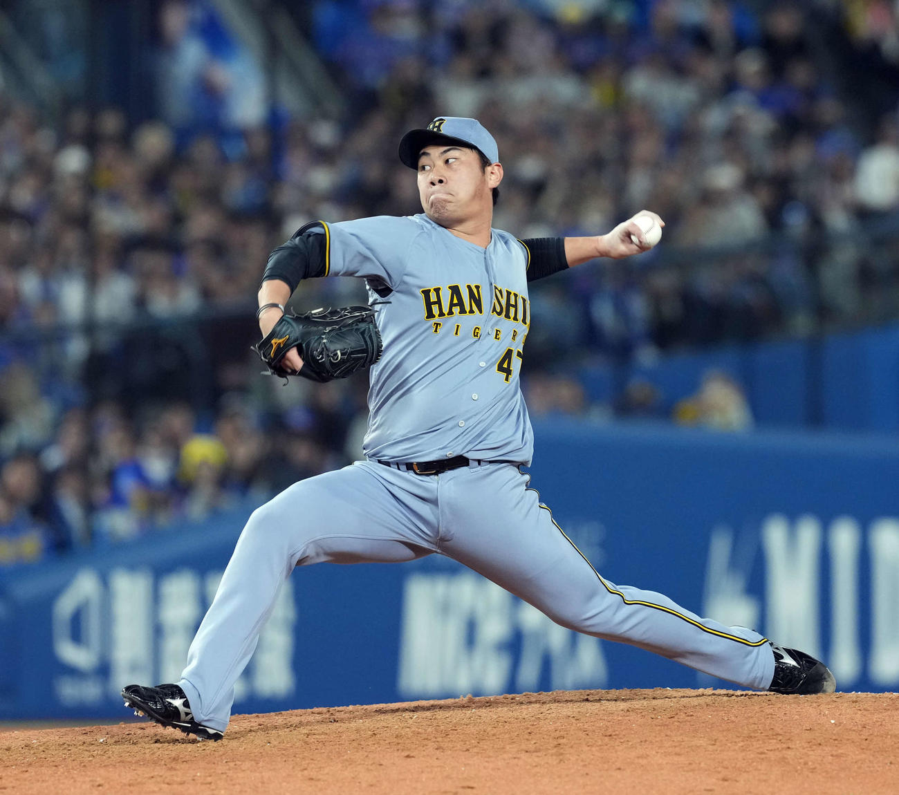 DeNA対阪神　9回からマウンドに上がった阪神桐敷（撮影・たえ見朱実）