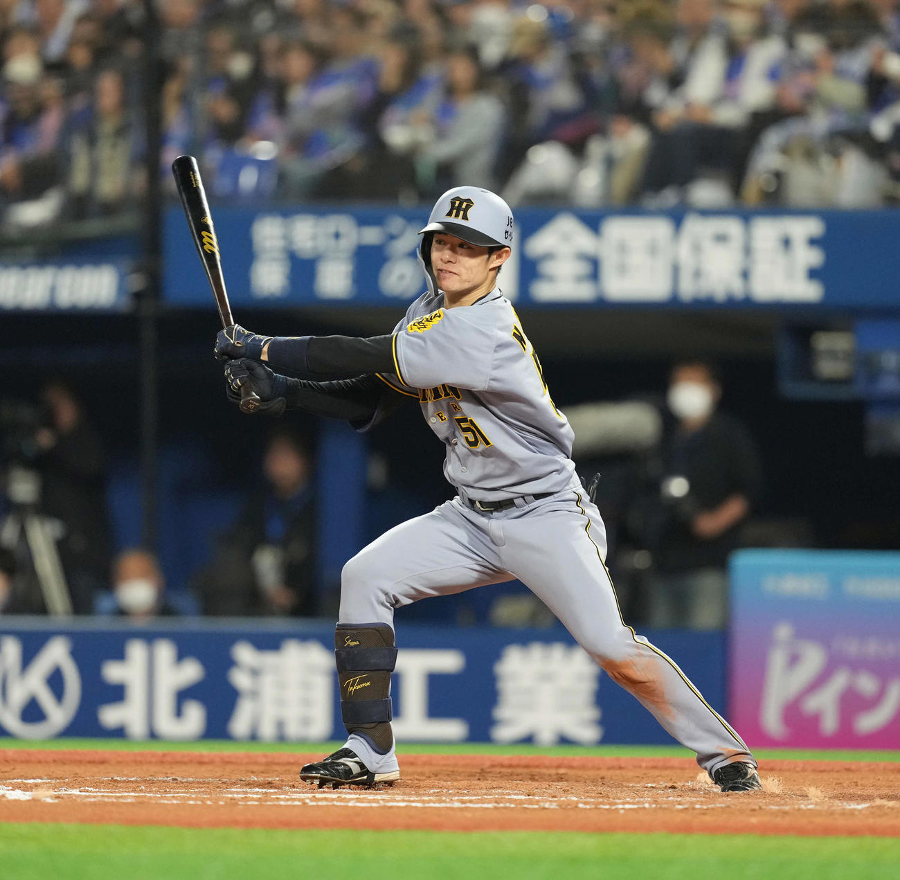 DeNA対阪神　7回表阪神2死二塁、適時打を放つ中野（撮影・井上学）