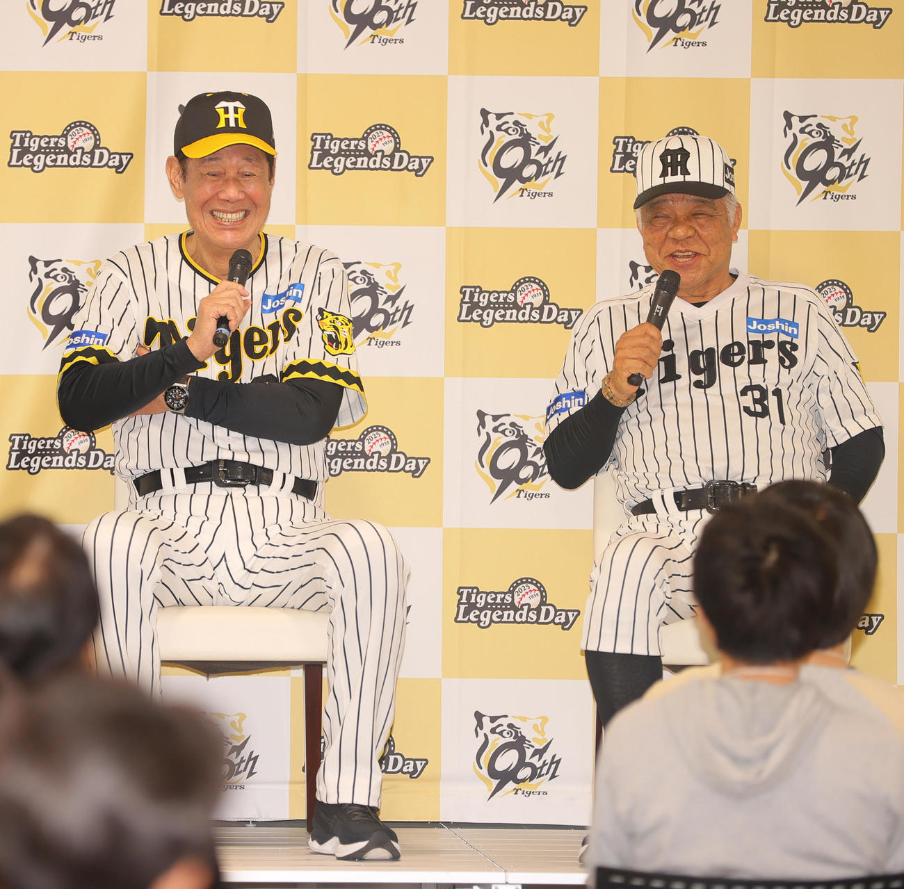 甲子園歴史館でトークショーする阪神OB田淵氏（左）と阪神掛布OB会長（撮影・上山淳一）