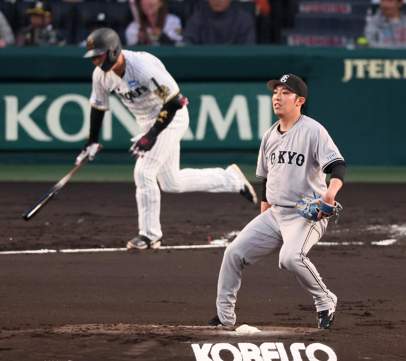 阪神対巨人　1回裏阪神2死一、三塁、赤星は大山に右前適時打を打たれて失点（撮影・加藤哉）