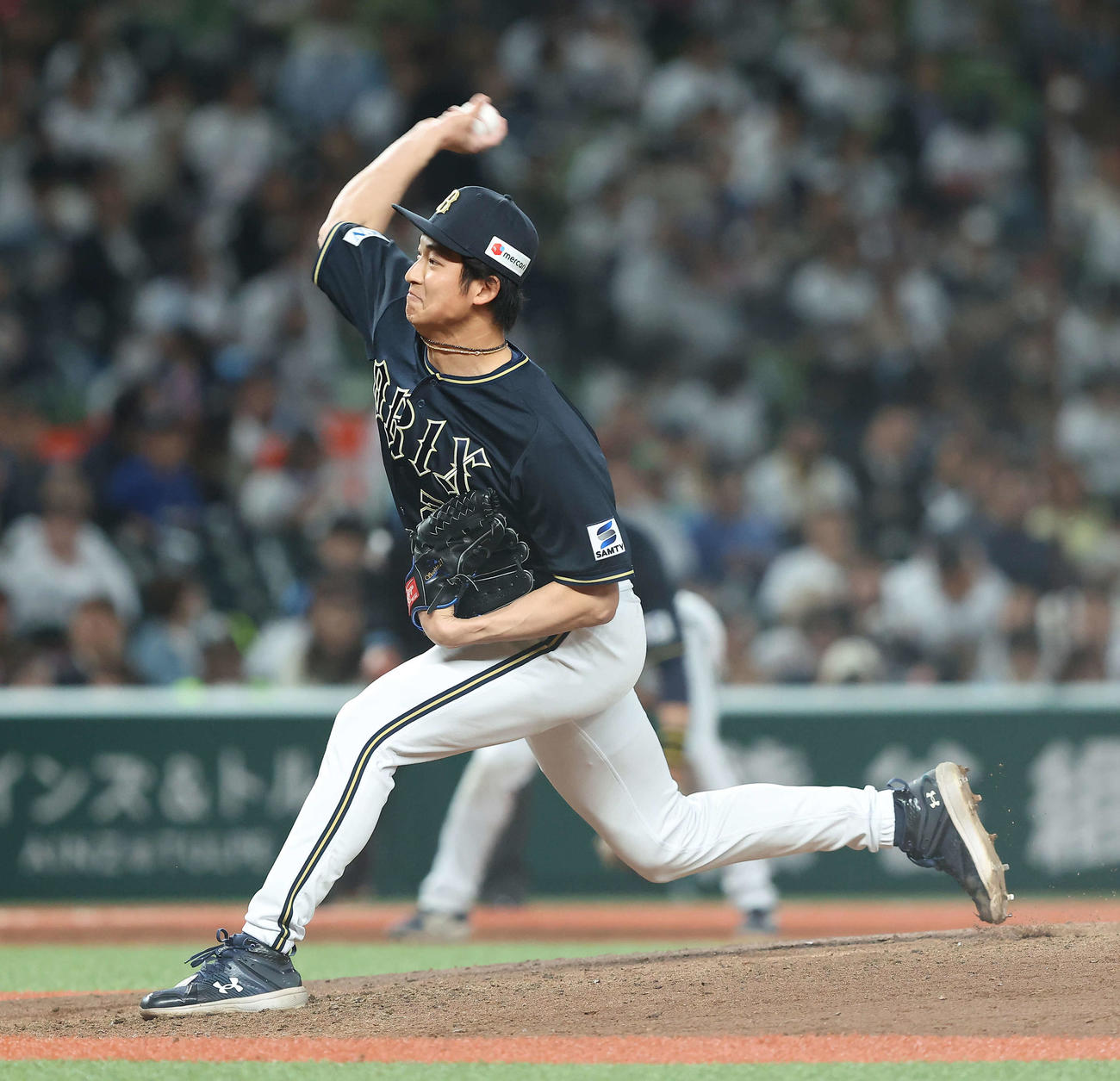 西武対オリックス　7回裏、2番手で登板する山崎（撮影・河田真司）