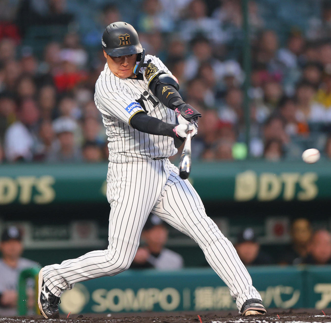 阪神対巨人　1回裏阪神2死一、三塁、大山は先制右前適時打を放つ（撮影・上山淳一）