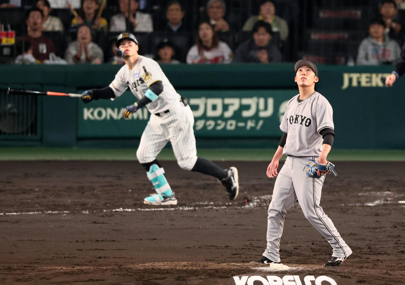 阪神対巨人　3回裏阪神1死一、二塁、赤星は佐藤輝に中越え3点本塁打を浴びる（撮影・加藤哉）