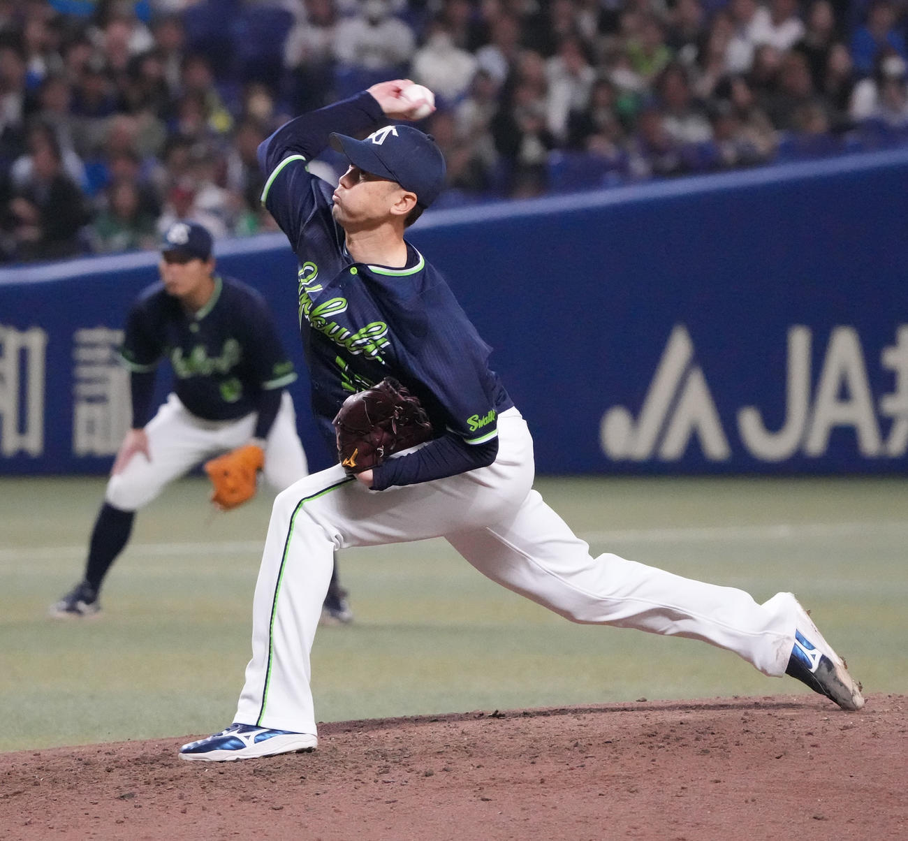 中日対ヤクルト　9回裏中日2死二、三塁、ヤクルト6番手で登板する石山（撮影・森本幸一）