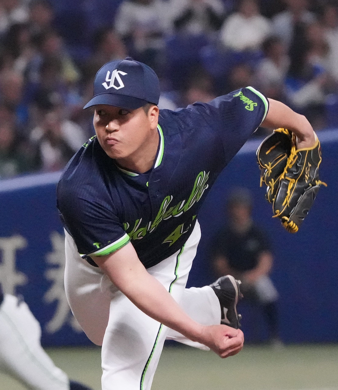 中日対ヤクルト　9回裏、ヤクルト5番手で登板する矢崎（撮影・森本幸一）