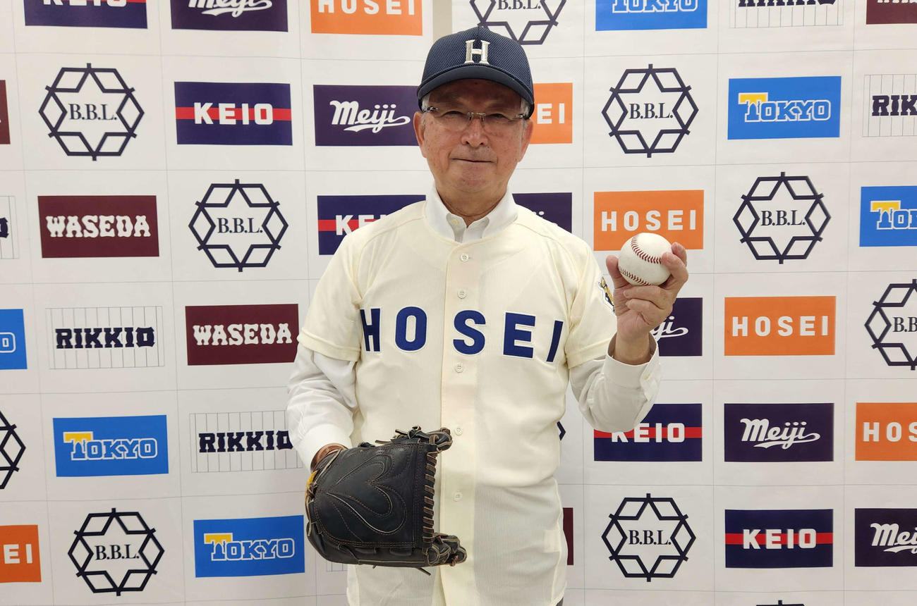レジェンド始球式を務めた法大OBで全日本野球協会会長の山中氏（撮影・保坂淑子）