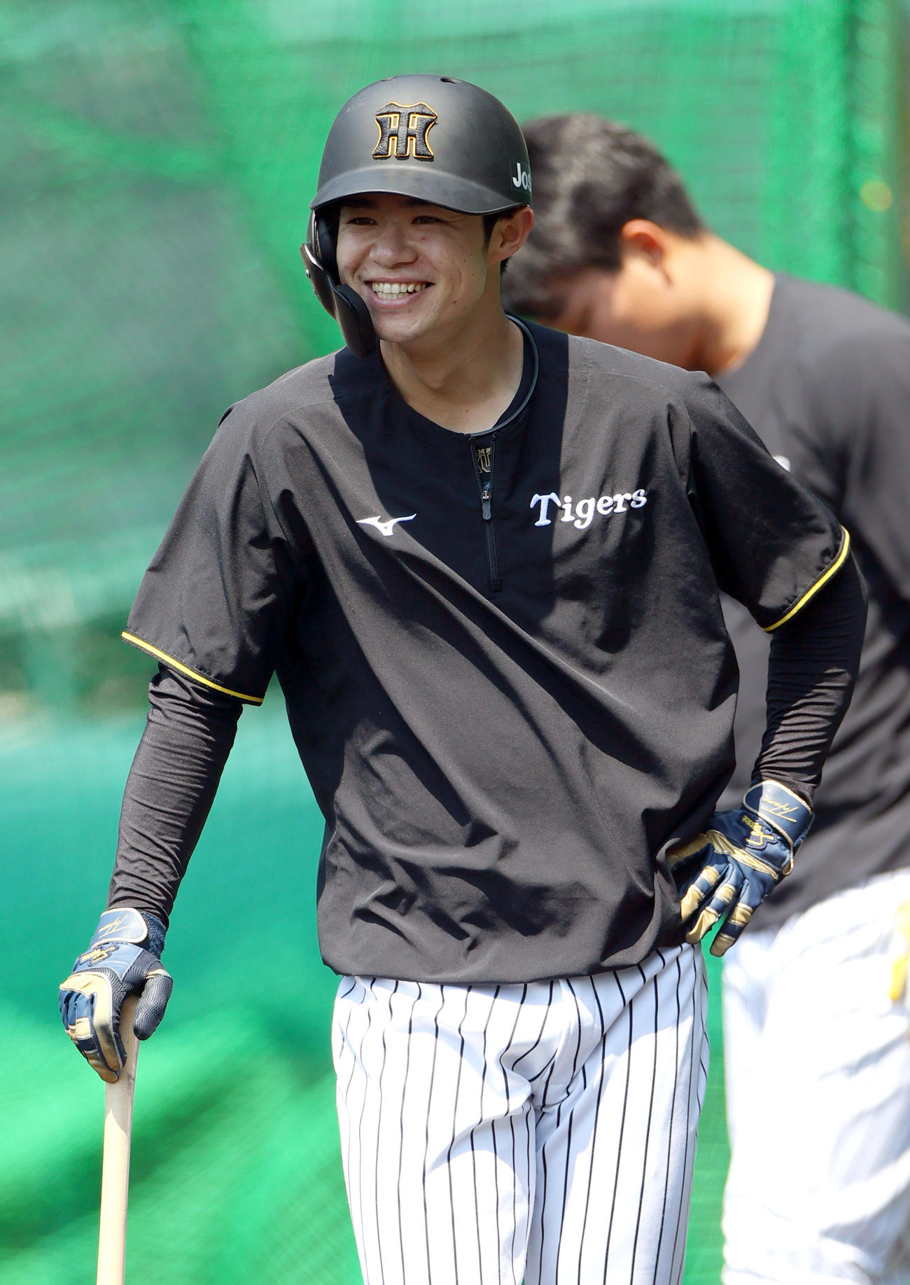 阪神対巨人　試合前、リラックスした表情の阪神中野（撮影・上山淳一）