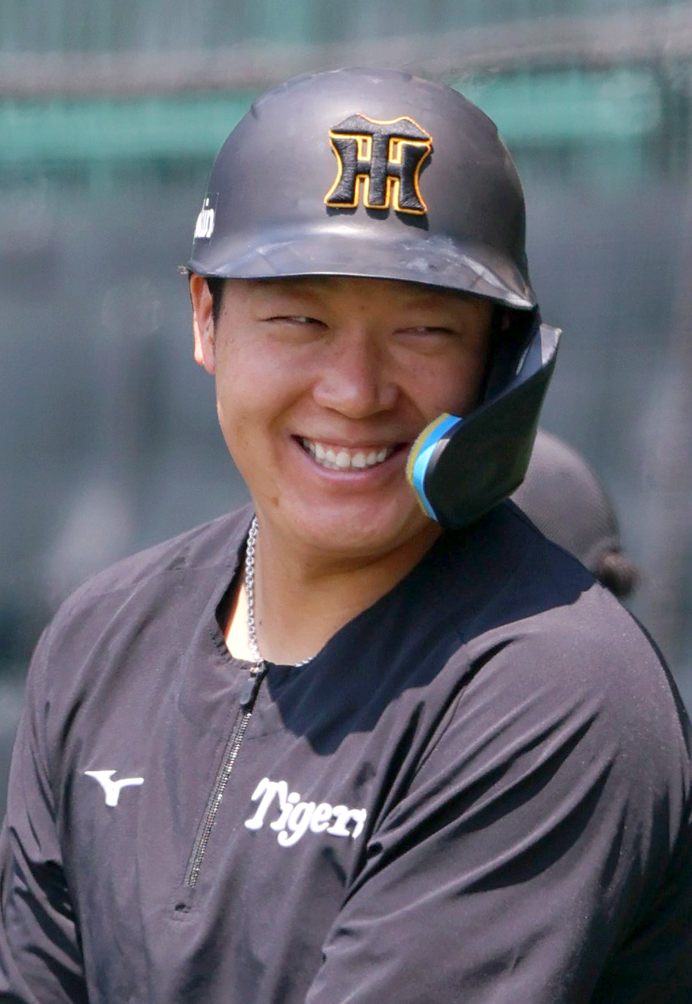 阪神対巨人　試合前、リラックスした表情の阪神大山（撮影・上山淳一）
