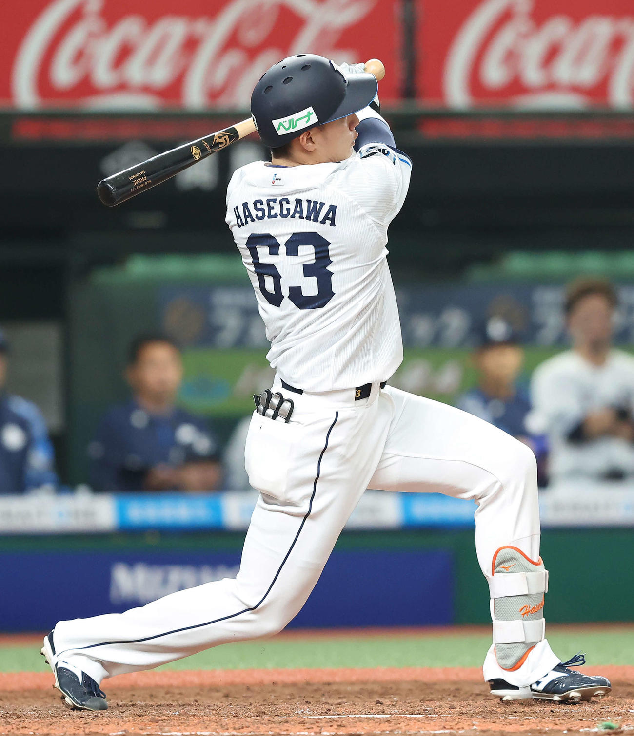 西武対オリックス　4回裏西武2死一、二塁、左越え先制3点本塁打を放つ長谷川（撮影・河田真司）