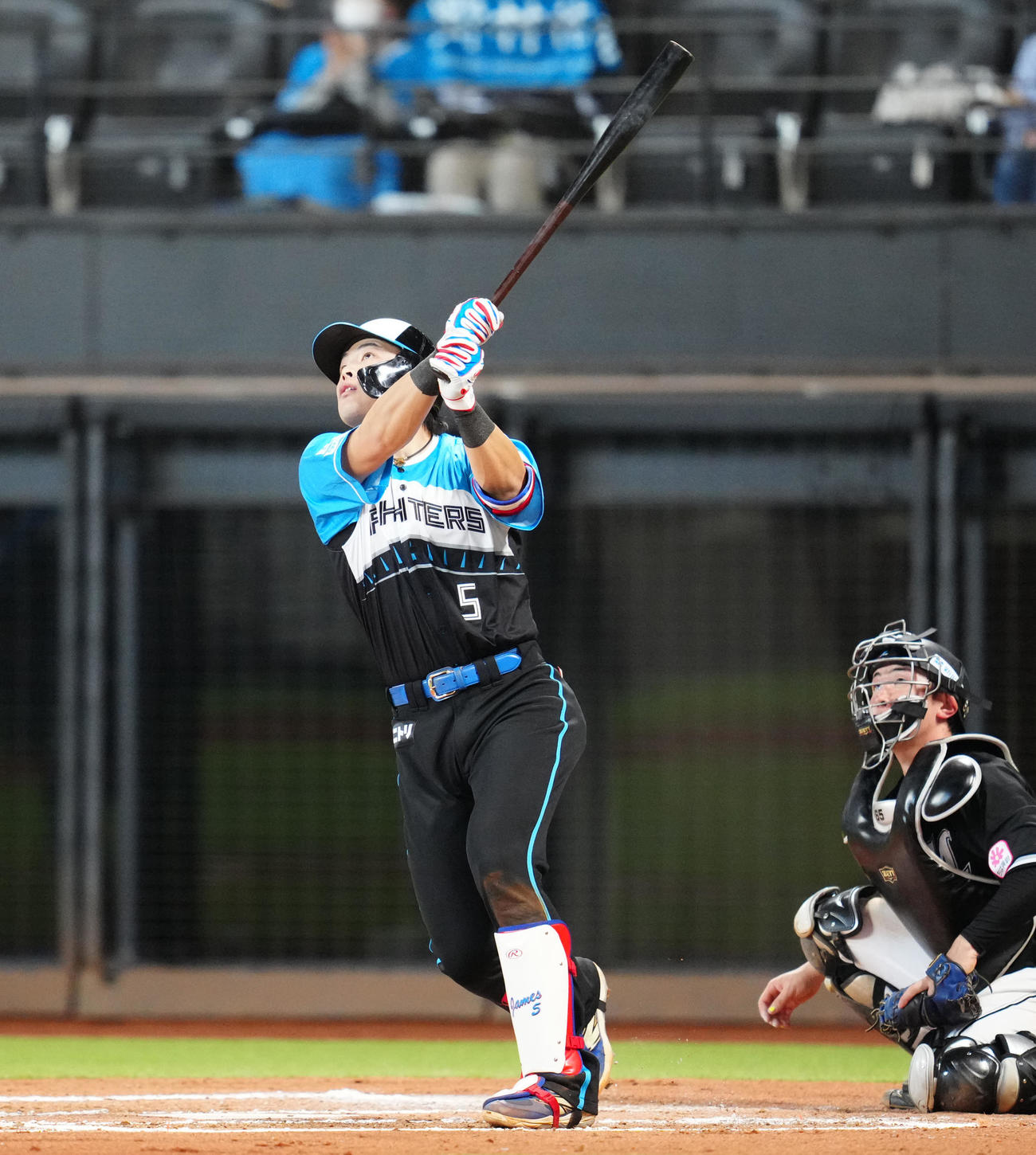 日本ハム対ロッテ　7回裏日本ハム無死、左越えソロ本塁打を放つ野村（撮影・江口和貴）