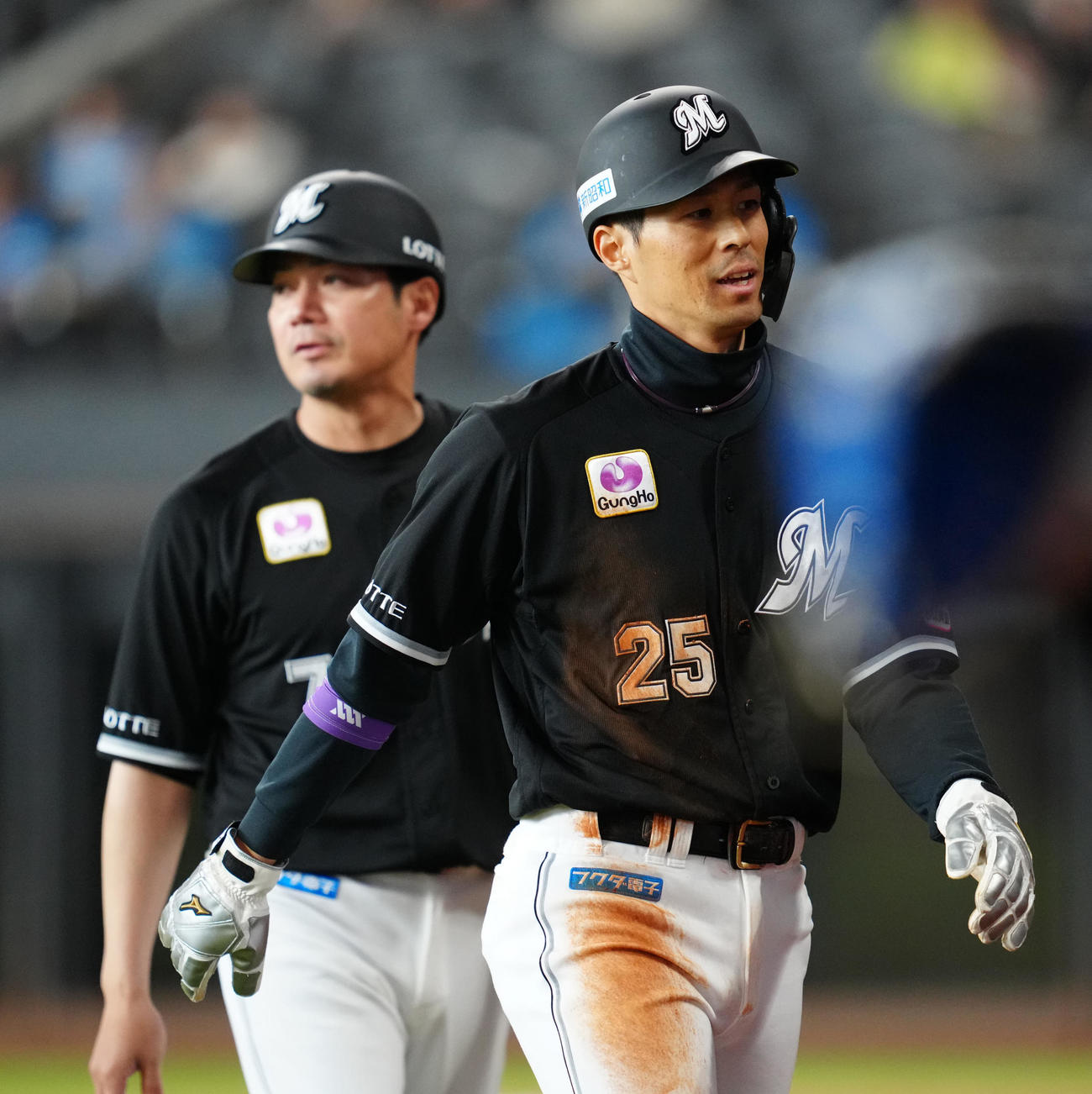 日本ハム対ロッテ　1回表ロッテ1死二塁、中村奨の右飛で戻れずアウトとなった走者岡（撮影・江口和貴）