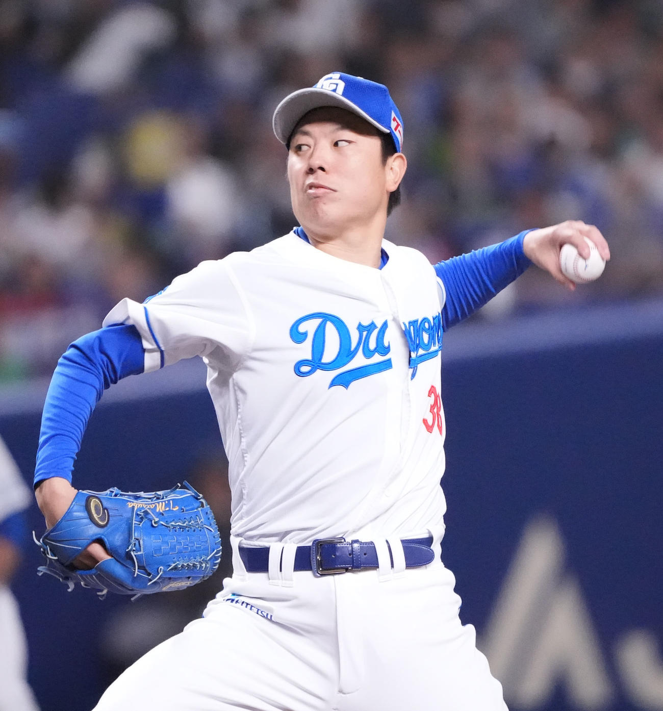 中日対ヤクルト　1回表、登板する中日先発の松葉（撮影・森本幸一）