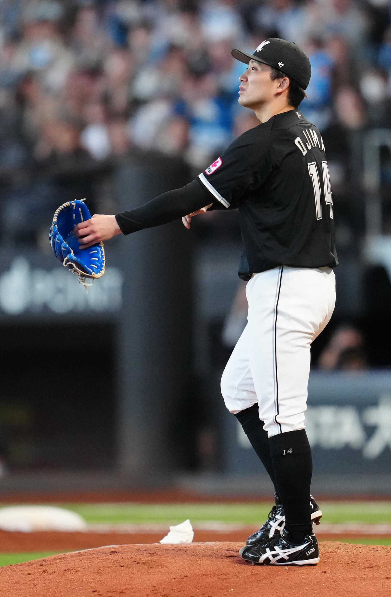 日本ハム対ロッテ　7回裏日本ハム無死、野村にソロ本塁打を浴びる小島（撮影・江口和貴）