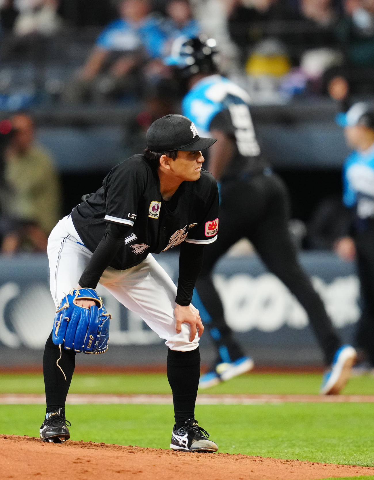 日本ハム対ロッテ　7回裏日本ハム2死、レイエスにソロ本塁打を浴びた小島（撮影・江口和貴）
