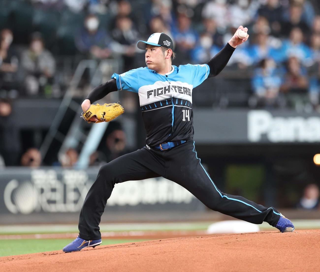日本ハム対ロッテ　日本ハム先発の加藤貴（撮影・黒川智章）