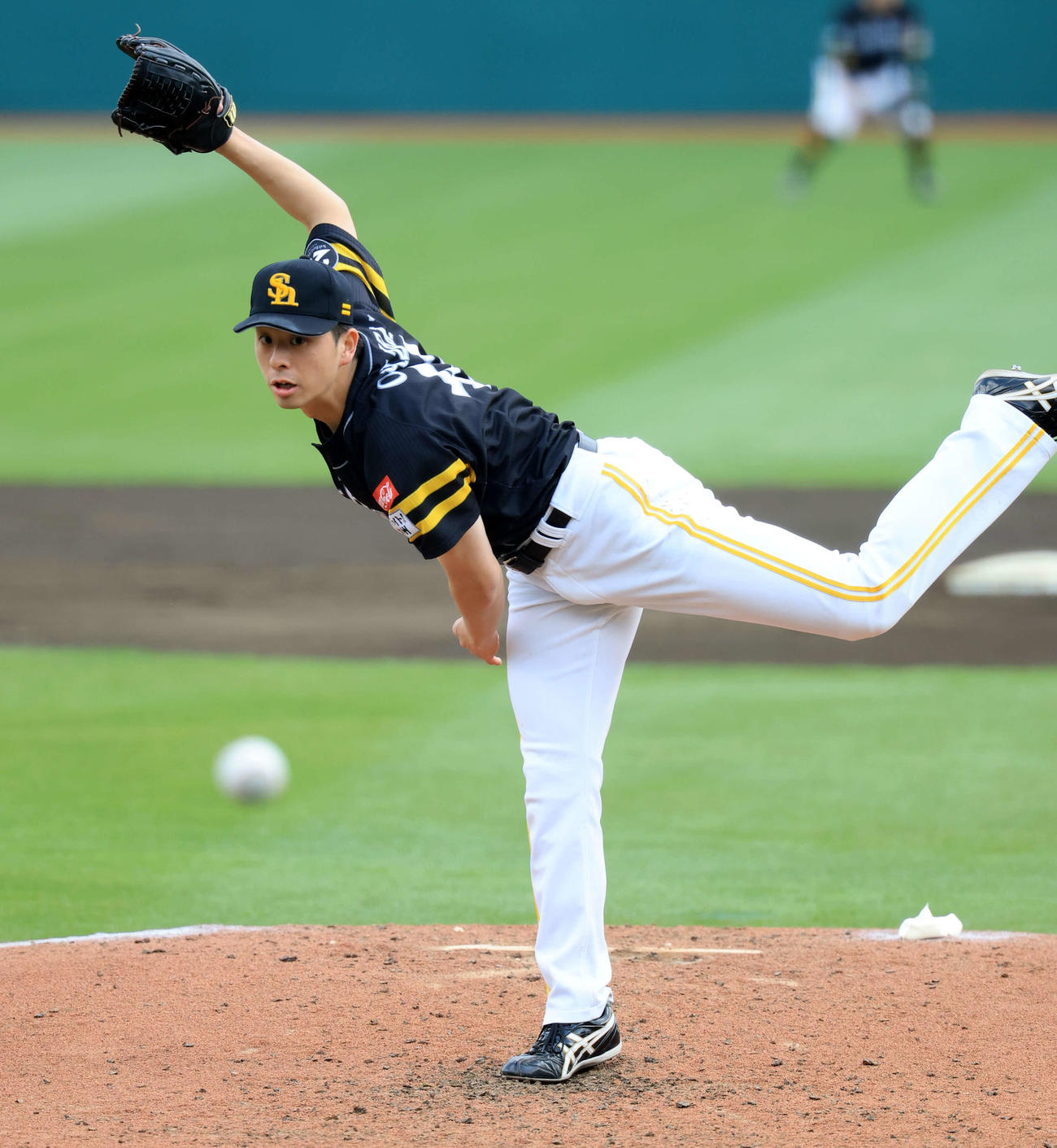 楽天対ソフトバンク　力投するソフトバンク先発の大関（撮影・浅見桂子）