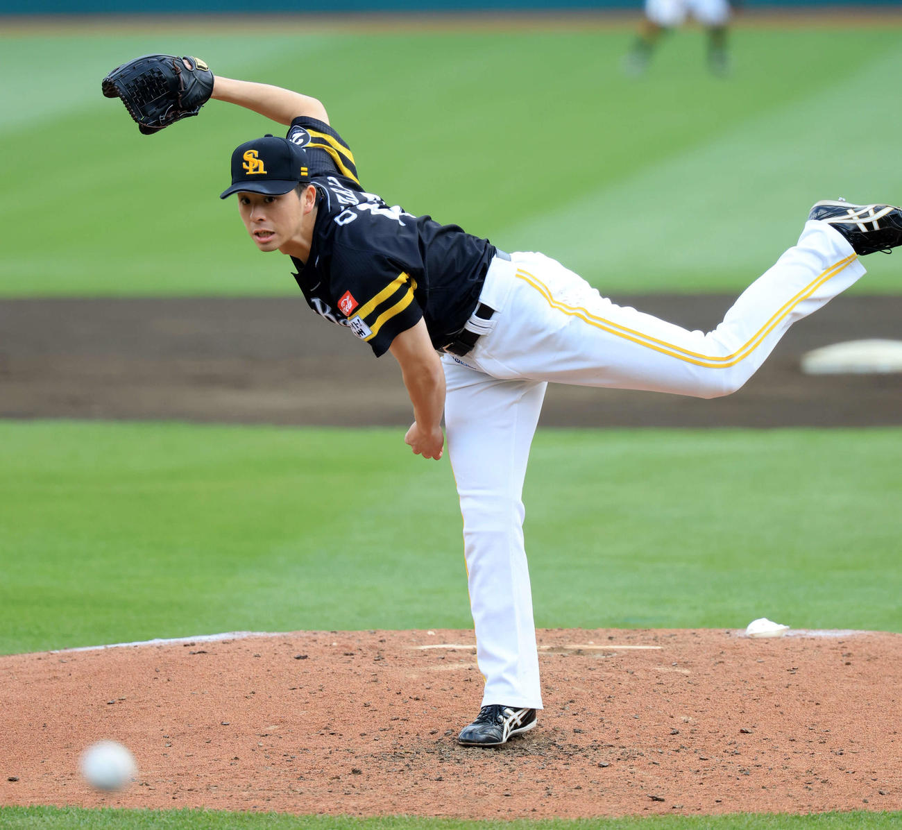 楽天対ソフトバンク　力投するソフトバンク先発の大関（撮影・浅見桂子）