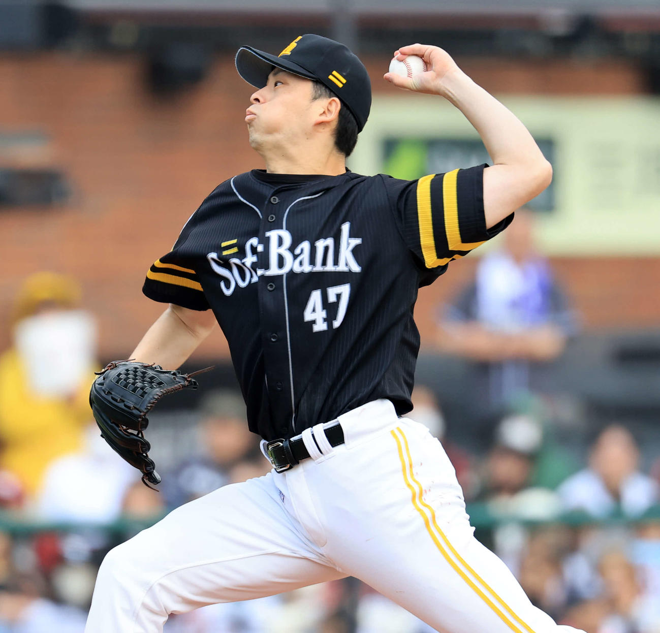 楽天対ソフトバンク　力投するソフトバンク先発の大関（撮影・浅見桂子）