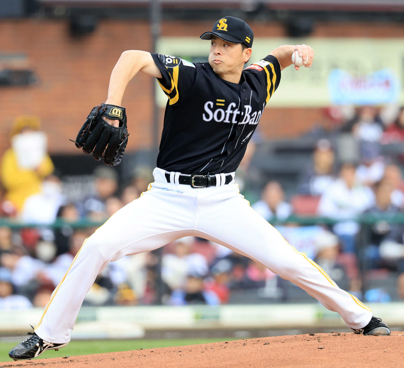 楽天対ソフトバンク　力投するソフトバンク先発の大関（撮影・浅見桂子）