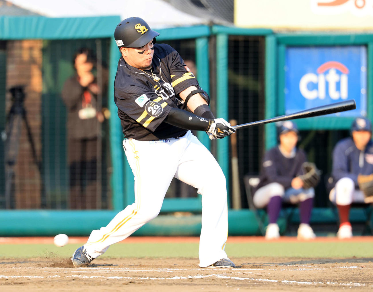 楽天対ソフトバンク　8回表ソフトバンク2死、山川は三振に倒れる（撮影・浅見桂子）