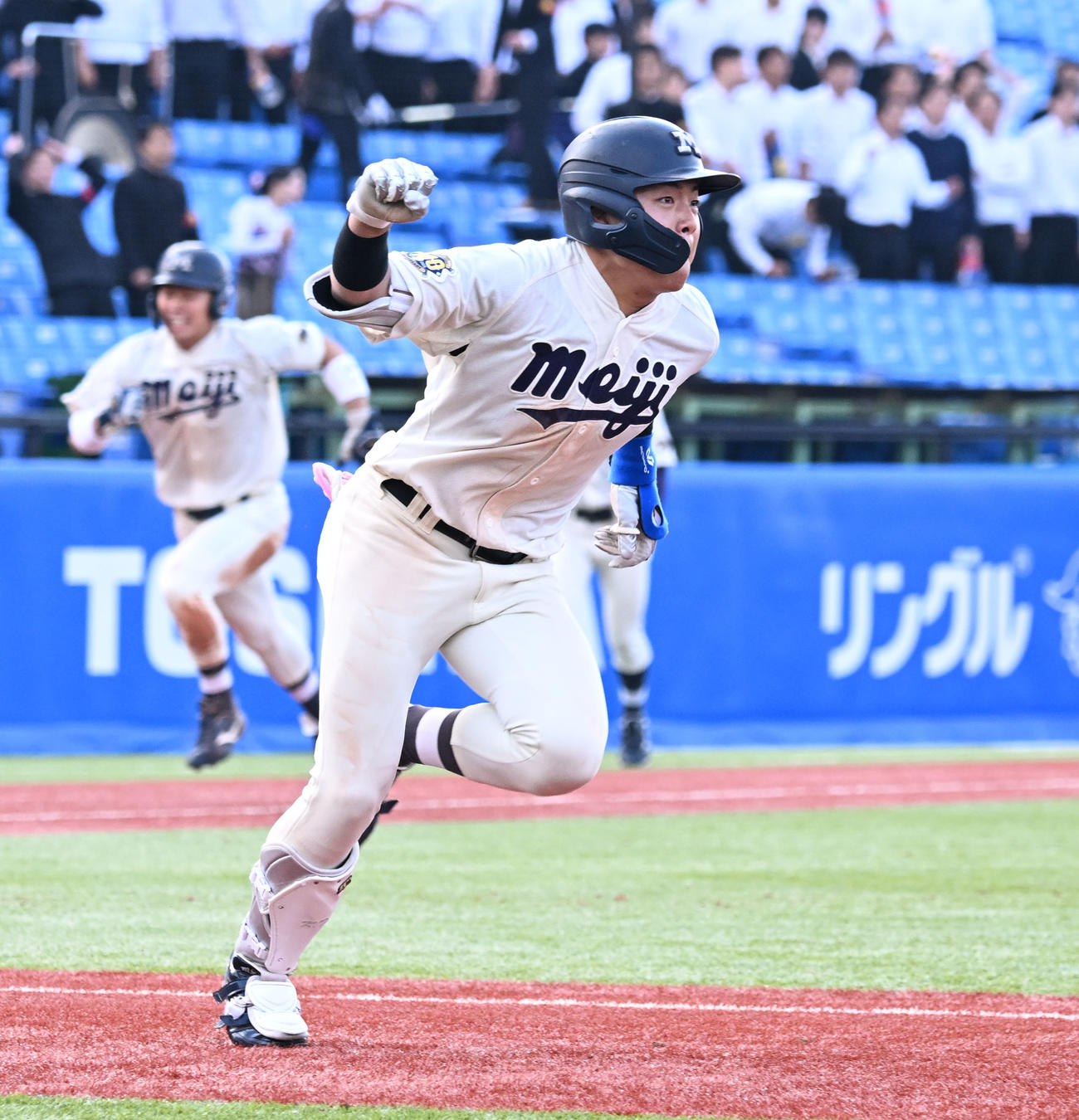 東京六大学野球　慶大対明大　9回裏明大2死三塁、田上が右前にサヨナラ適時打を放つ（撮影・千葉一成）