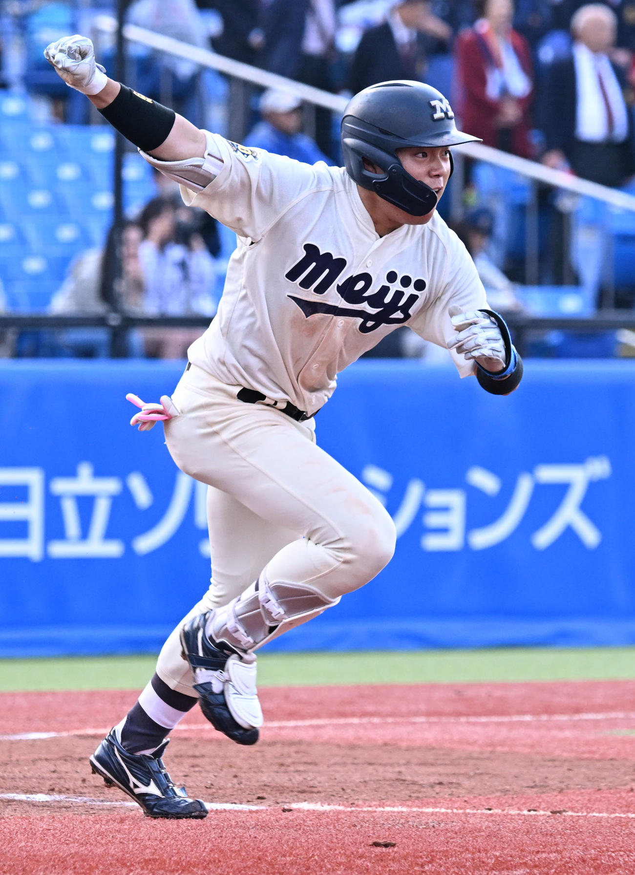 東京六大学野球　慶大対明大　9回裏明大2死三塁、田上が右前にサヨナラ適時打を放つ（撮影・千葉一成）