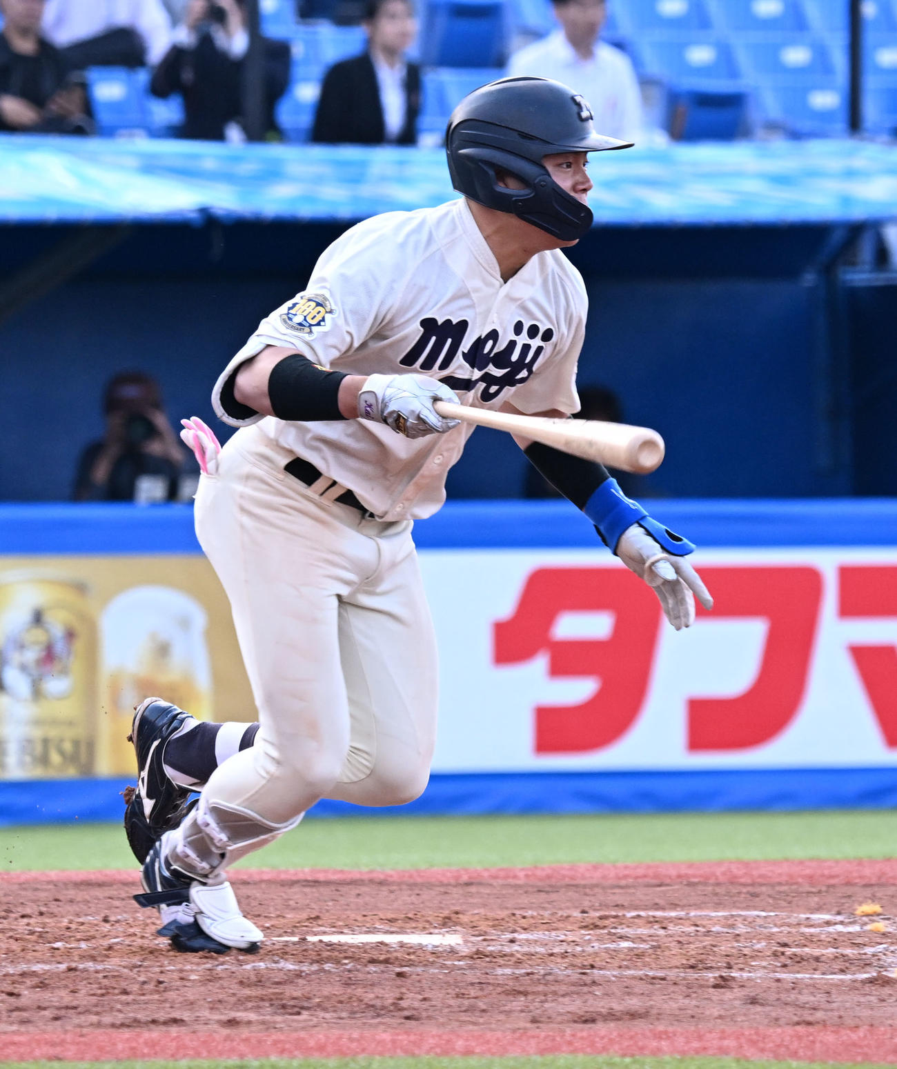 東京六大学野球　慶大対明大　9回裏明大2死三塁、田上が右前にサヨナラ適時打を放つ（撮影・千葉一成）