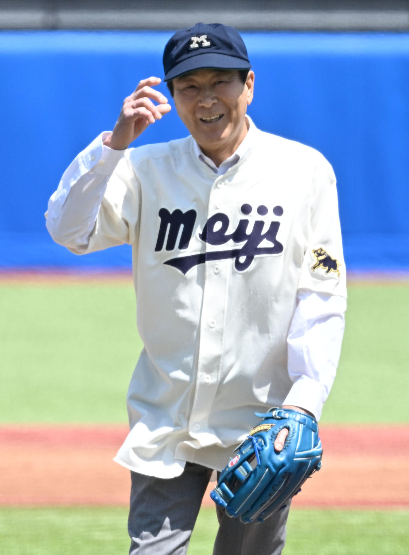 東京六大学野球　明大対慶大　始球式を行った明大OBの高田繁さん（撮影・千葉一成）
