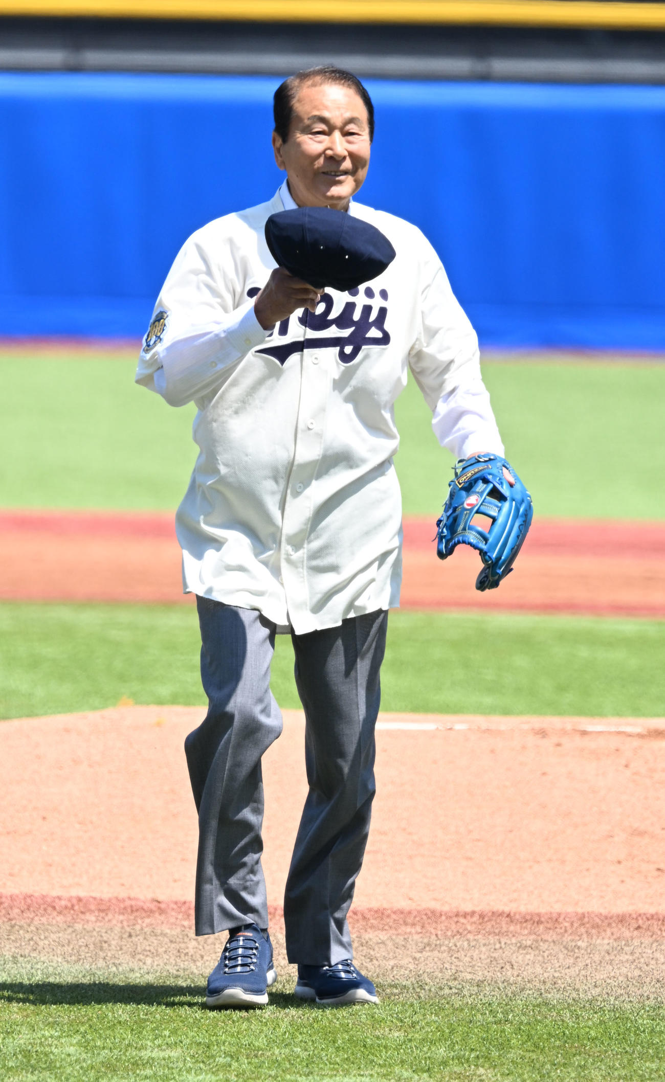 東京六大学野球　明大対慶大　始球式を行った明大OBの高田繁さん（撮影・千葉一成）