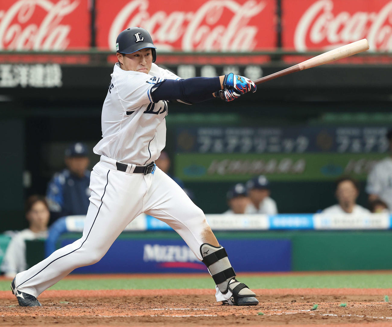 西武対オリックス　3回裏西武1死三塁、右前適時打をを放つ渡部聖（撮影・河田真司）