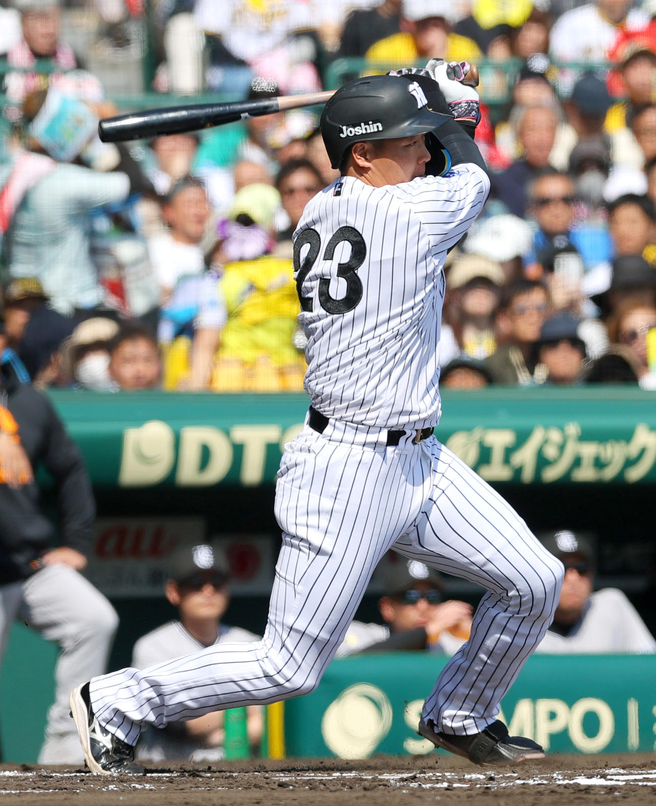 阪神対巨人　1回裏阪神2死一、二塁、大山は先制の左前適時打を放つ（撮影・上山淳一）