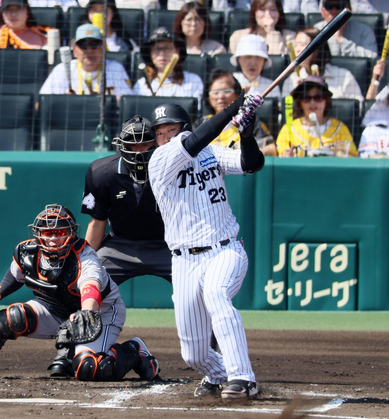 阪神対巨人　1回裏阪神2死一、二塁、大山は左前適時打を放つ（撮影・加藤哉）