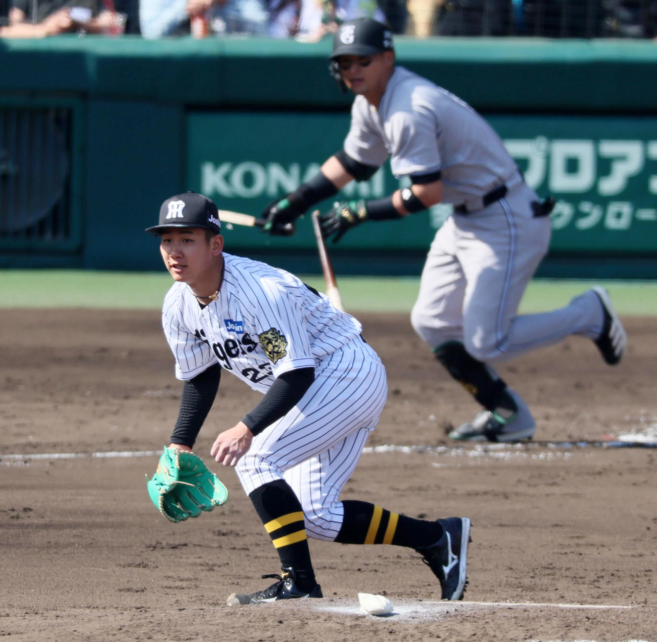 阪神対巨人　3回表巨人1死二、三塁、伊原は吉川に二ゴロを打たれ同点に追いつかれる（撮影・加藤哉）