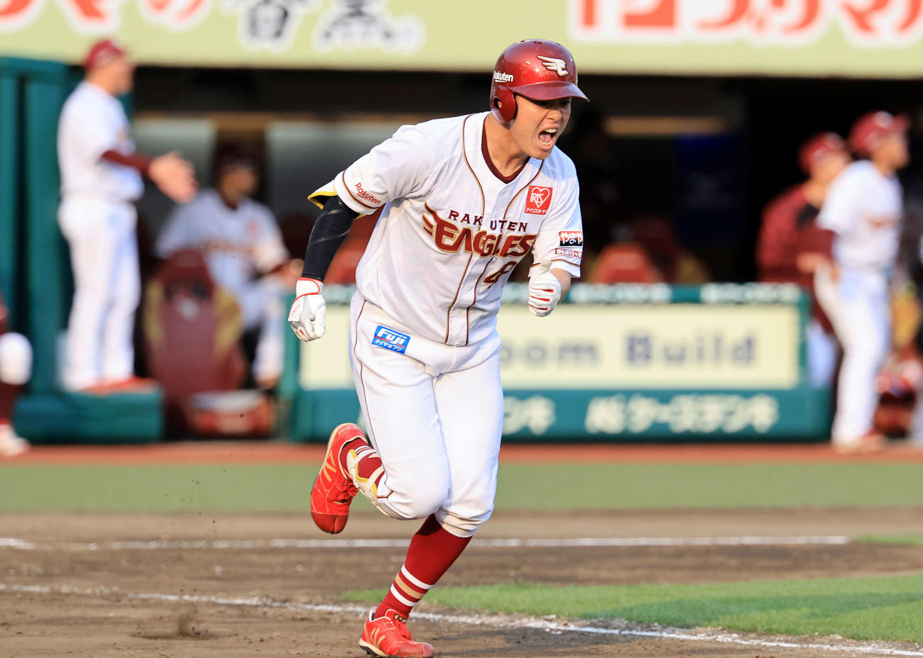楽天対ソフトバンク　11回裏楽天無死満塁、渡辺佳は左サヨナラ適時打を放ち雄たけびを上げる（撮影・浅見桂子）